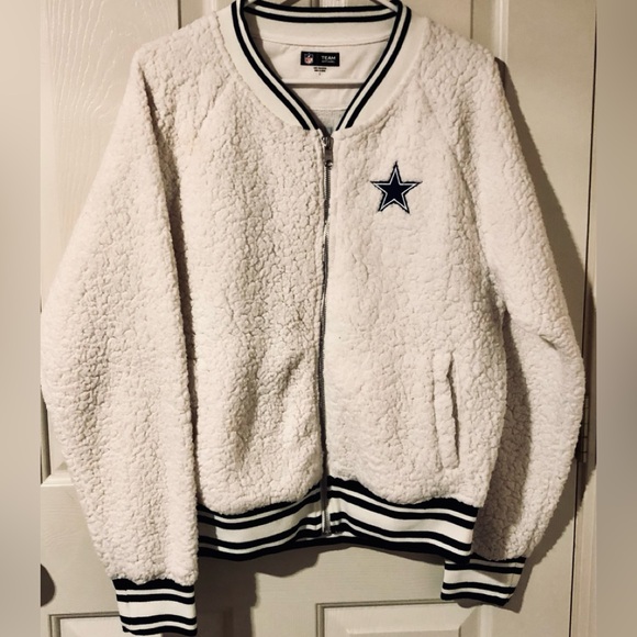 NFL Team Apparel Dallas Cowboys Sherpa Jacket Cream/Blue. - Picture 1 of 3